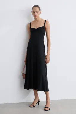 Vestido evasé con tirantes de Mango en Vestidos para argentina