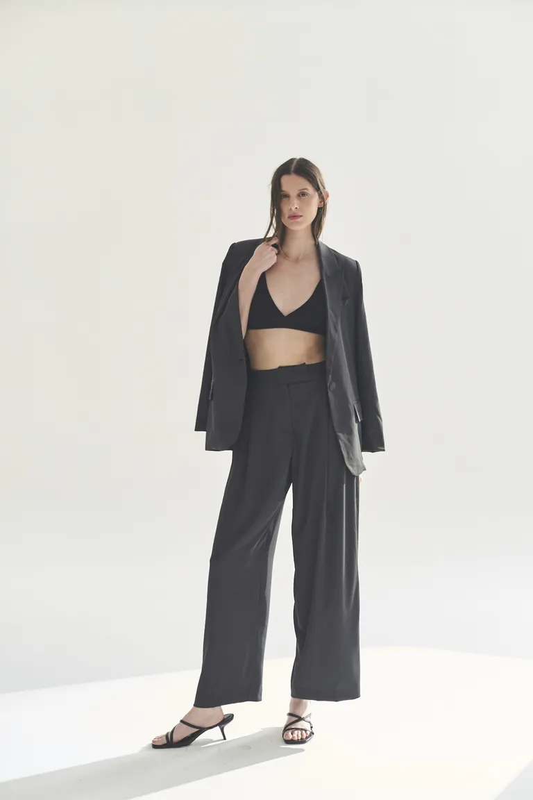 Pantalón de tiro alto de pierna ancha en color negro para mujer de Akiabara en Pantalones para argentina