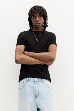 Camiseta básica muscle fit de Pull&Bear en Remeras y Polos para argentina