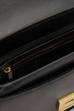 Bolso cruzado cierre metálico de Mango en Bolsos y Carteras para argentina