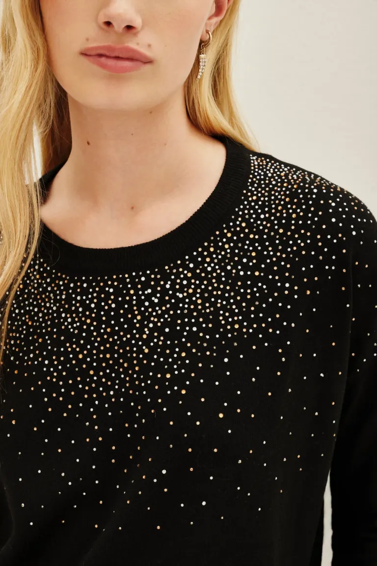 Sweater de tejido fino con diseño de strass aplicado en escote y mangas largas de Rapsodia en Buzos y Sweaters para argentina