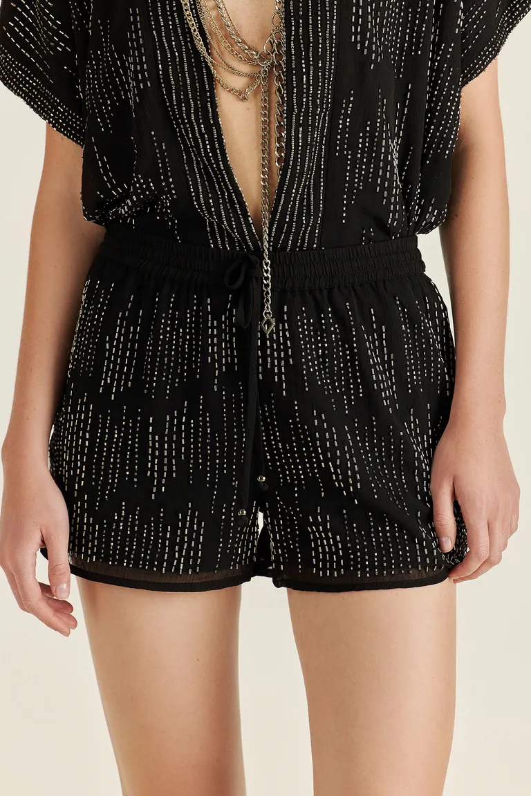 Short de gasa bordada con canutillos, diseño elegante y brillante para ocasiones especiales de Tucci en Shorts para argentina