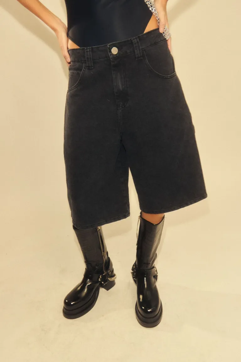 Bermuda de denim negro - Pantalón de corte relajado y cómodo para el día a día de Allo Martinez en Pantalones para argentina