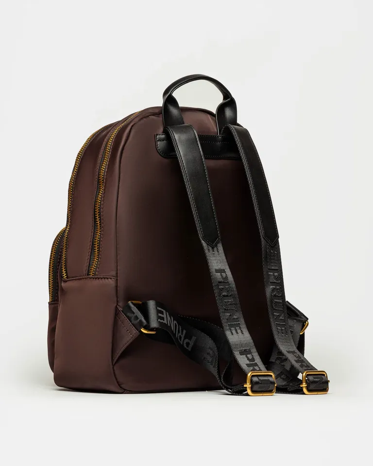 Mochila urbana con bolsillo frontal y cierres metálicos de Prüne en Mochilas para argentina