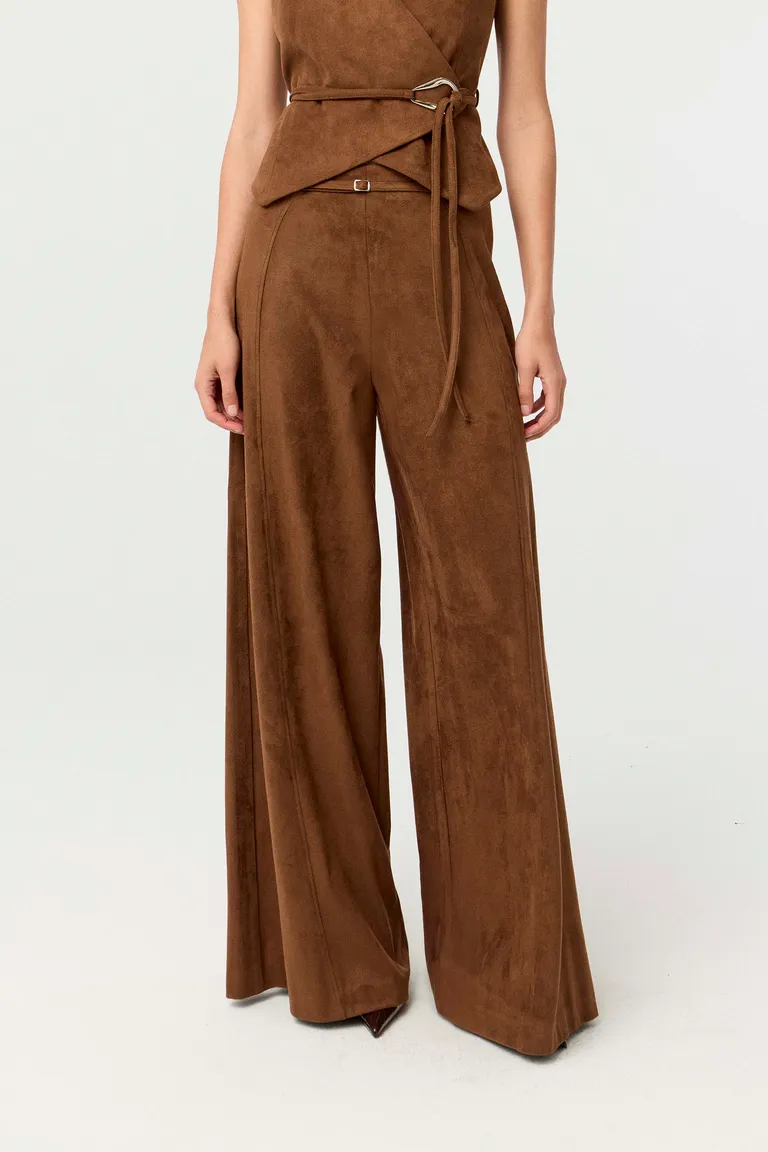 Pantalón de tiro alto con corte palazzo y cinto con hebilla metálica de Markova en Pantalones para argentina