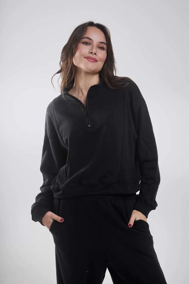 Buzo negro de corte rústico con recortes y cuello medio con cierre de Belle en Buzos y Sweaters para argentina