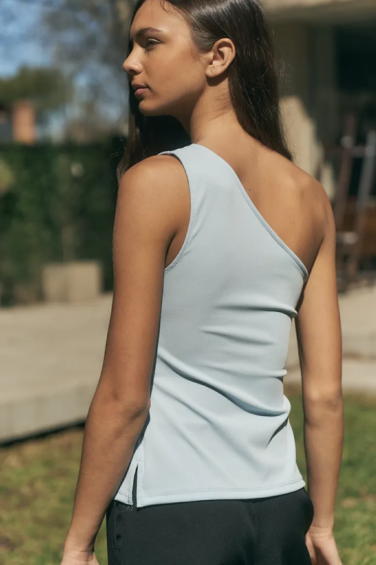 Top asimétrico de diseño elegante y sofisticado de Lemmon en Tops para argentina