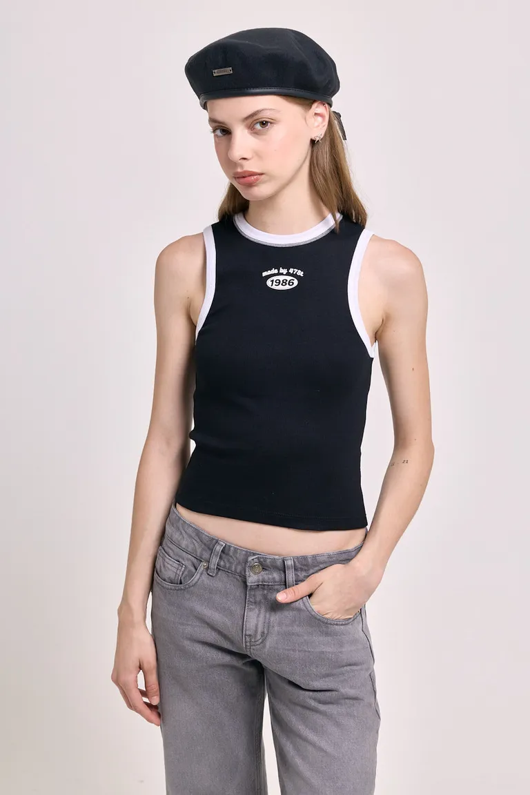 Musculosa deportiva de diseño en color negro con detalles en ribb de 47 Street en Remeras para argentina