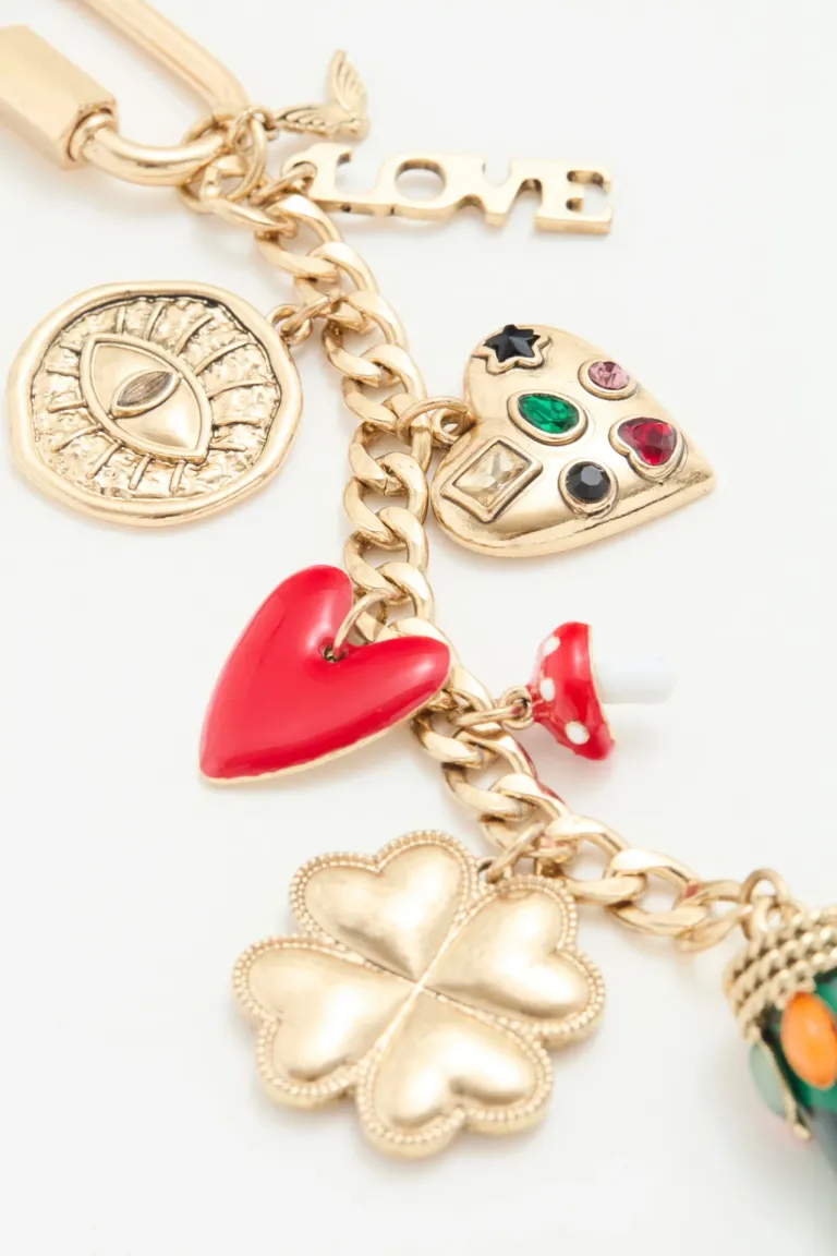 Llavero con cadena y dijes decorativos en tonos dorados y colores vibrantes de Rapsodia en Llaveros para argentina