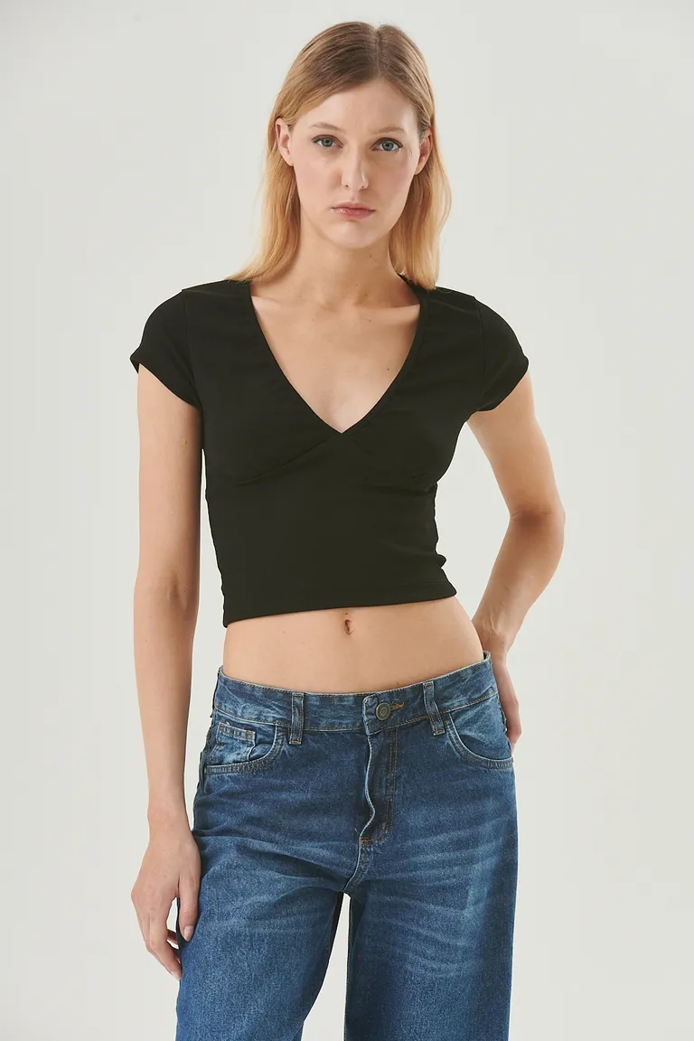 Top femenino de escote en V cruzado y ajuste ceñido al cuerpo de Sweet en Tops para argentina