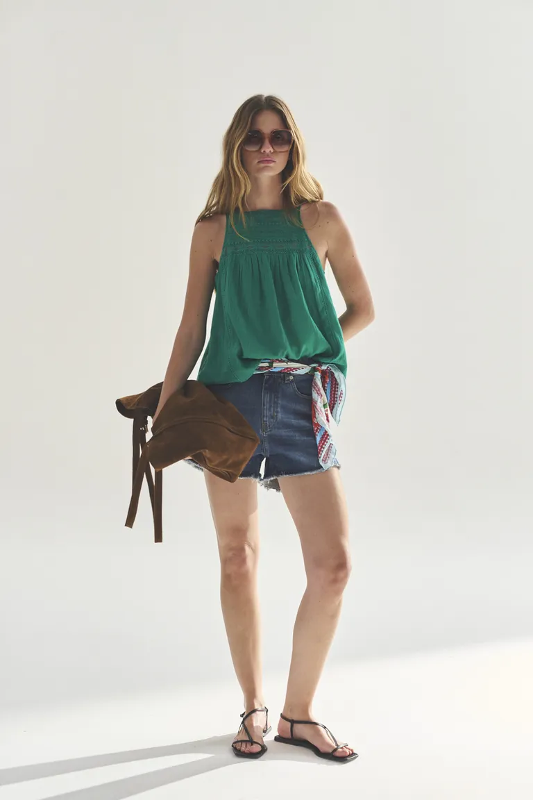 Blusa de tirantes verde - Diseño elegante y sofisticado para un look moderno de Akiabara en Blusas para argentina