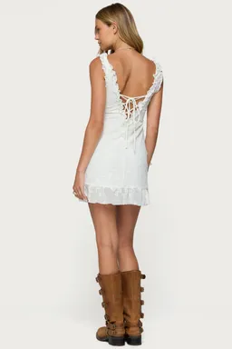 Mini vestido volados texturizado shayla de Edikted en Vestidos para argentina
