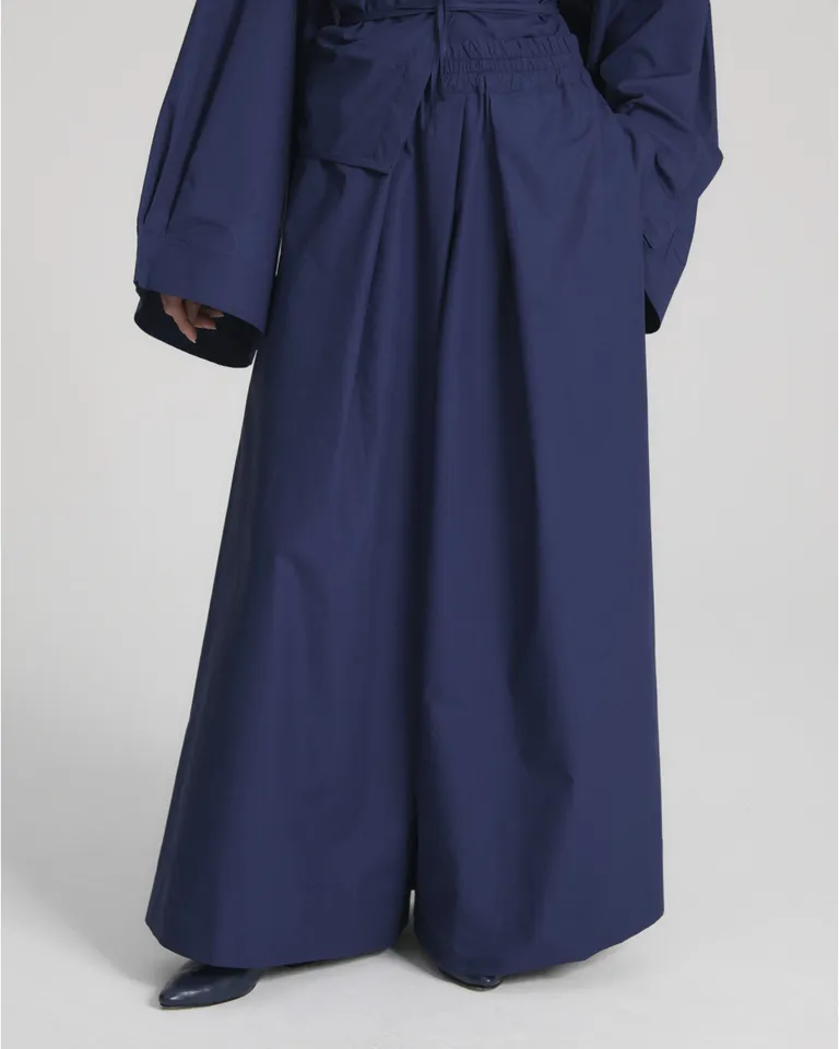 Pantalón ancho con tablas encontradas, cintura elástica y bolsillos laterales de diseño moderno de Blue Sheep en Pantalones para argentina