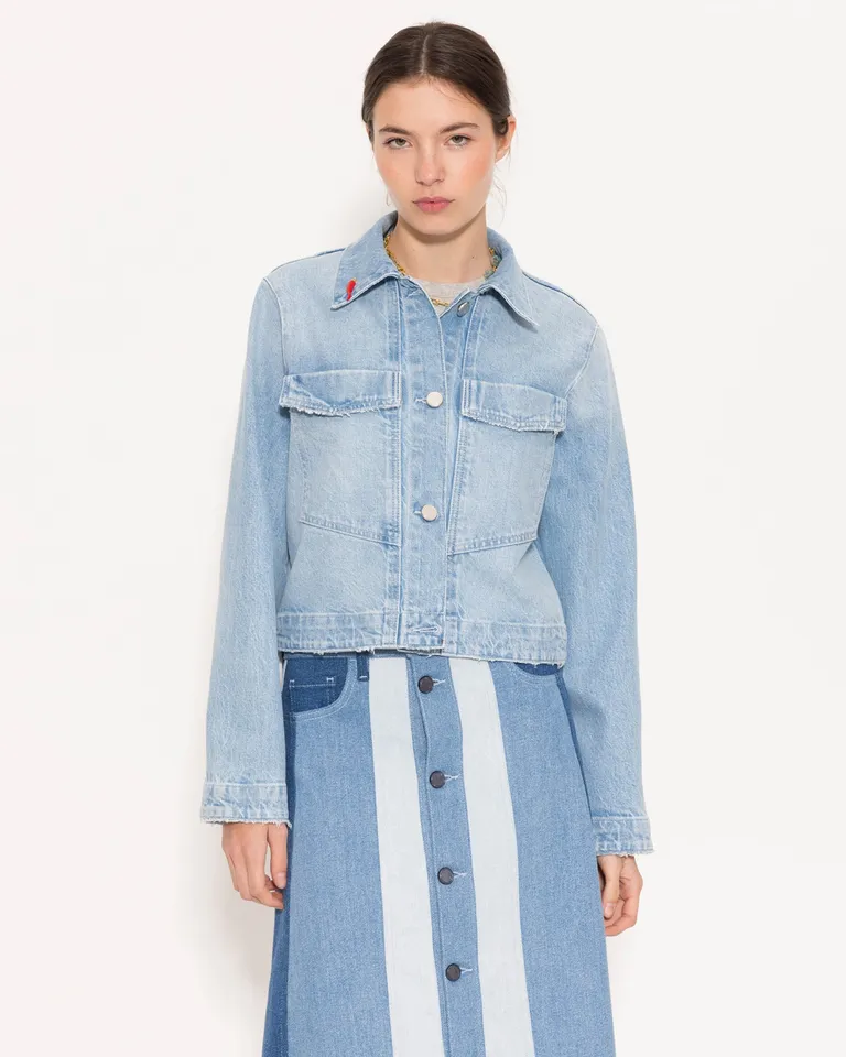 Chaqueta de jean con detalle de pin en forma de chili pepper de Jazmin Chebar en Chaquetas para argentina