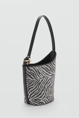 Bolso bucket estampado cebra de Mango en Bolsos y Carteras para argentina