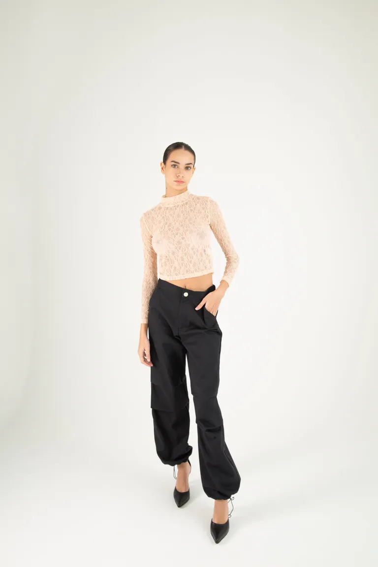 Top encaje escote alto polera manga larga slim fit de Naíma en Tops para argentina