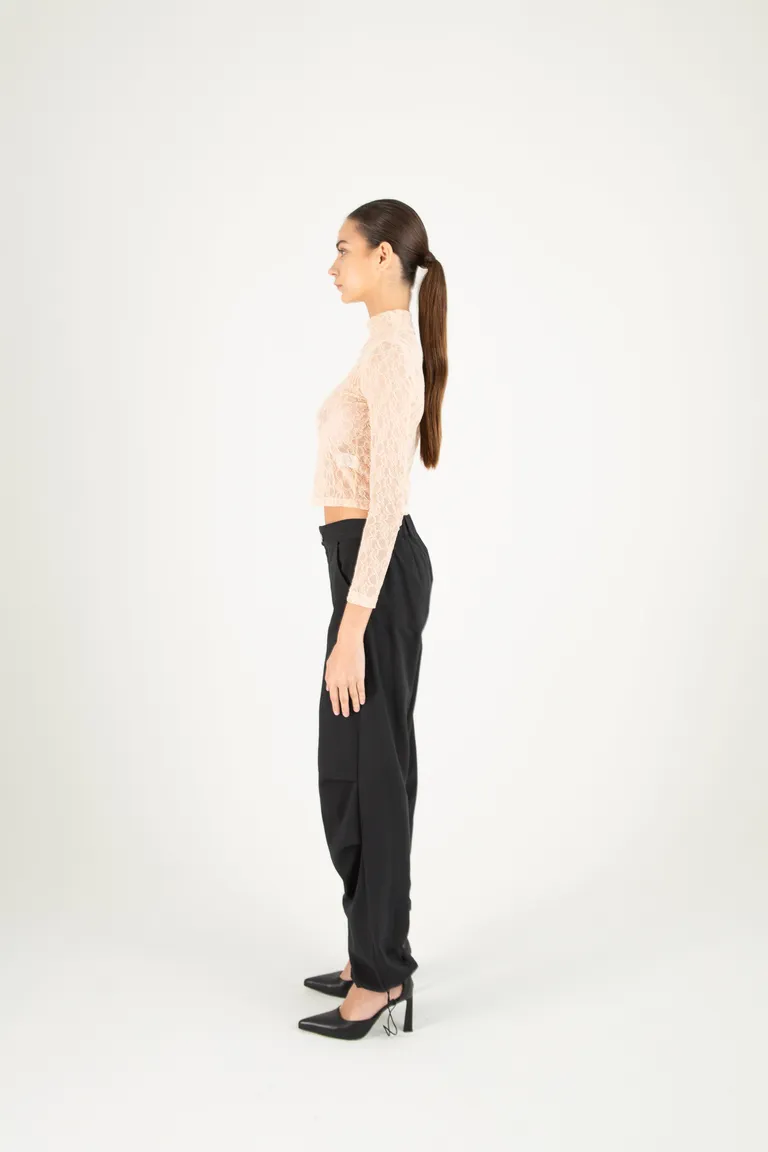 Top encaje escote alto polera manga larga slim fit de Naíma en Tops para argentina