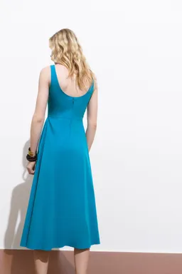 Vestido midi evasé de Mango en Vestidos para argentina