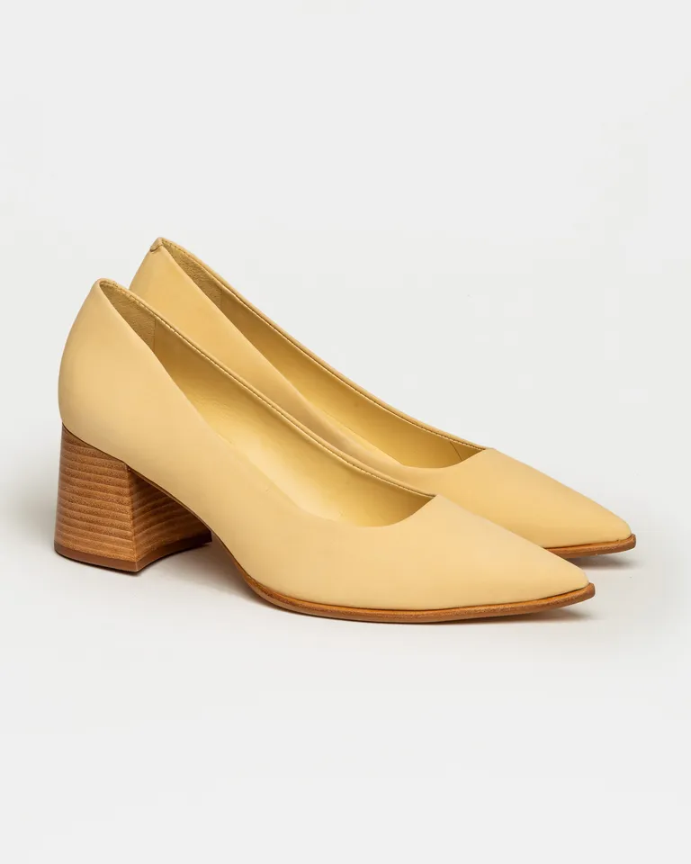 Stiletto de tacón alto en cuero nobuk - Elegancia y comodidad en un solo diseño de Prüne en Zapatos con Tacos para argentina