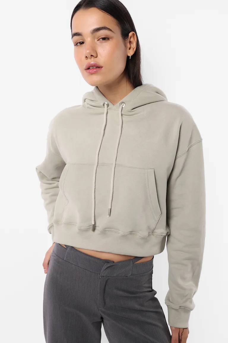 Buzo de frisa gamuzada con capucha, bolsillo canguro y detalles metálicos de Top White en Buzos y Sweaters para argentina