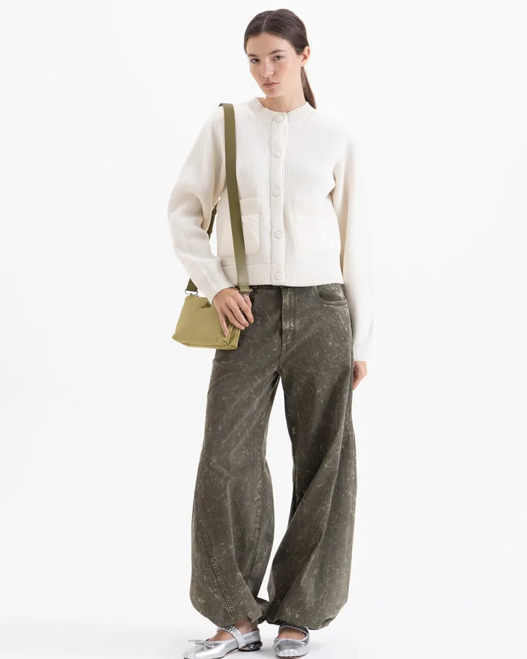 Chaqueta de mujer con cierre frontal de botones y bolsillos delanteros aplicados de Jazmin Chebar en Chaquetas para argentina