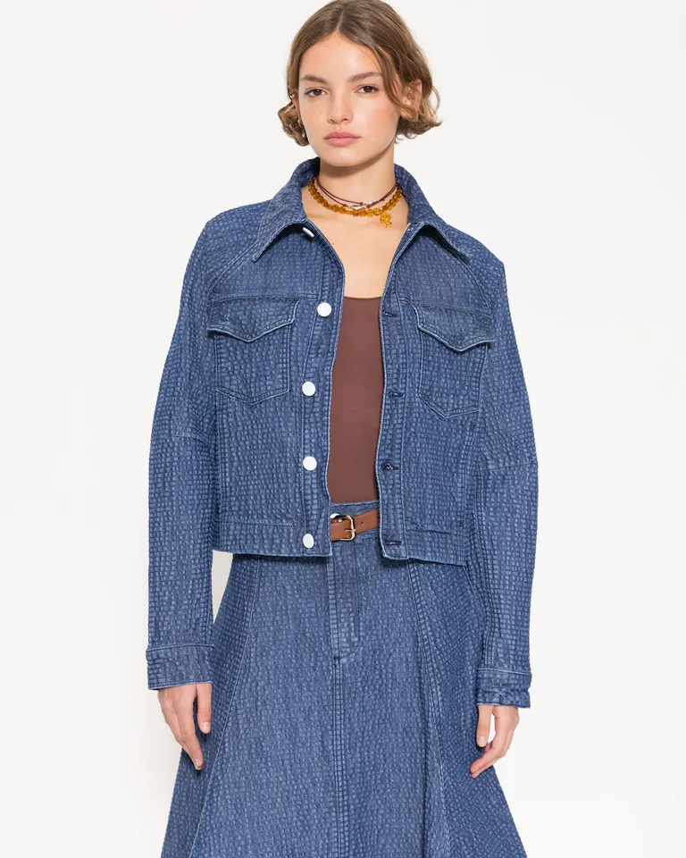Chaqueta de denim de corte recto con mangas abullonadas para un toque de estilo de Jazmin Chebar en Chaquetas para argentina