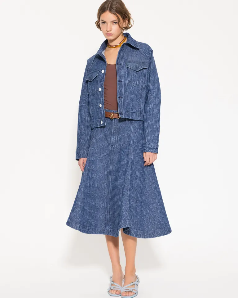 Chaqueta de denim de corte recto con mangas abullonadas para un toque de estilo de Jazmin Chebar en Chaquetas para argentina