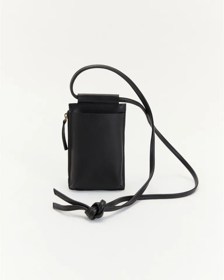 Minibag reiko: un accesorio de moda con diseño funcional y elegante de Blue Sheep en Bolsos y Carteras para argentina