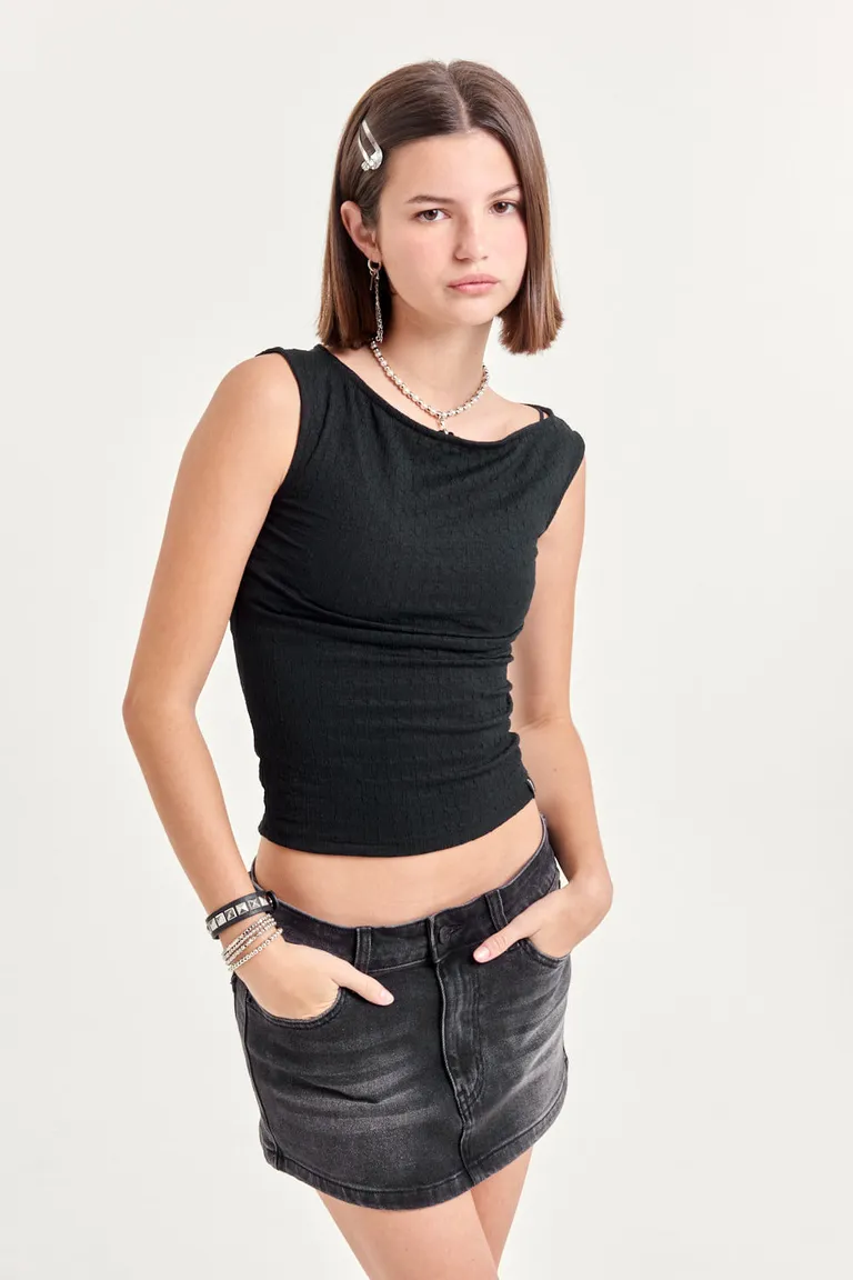 Camiseta sin mangas con diseño irregular y silueta recta hasta la cadera de 47 Street en Tops para argentina