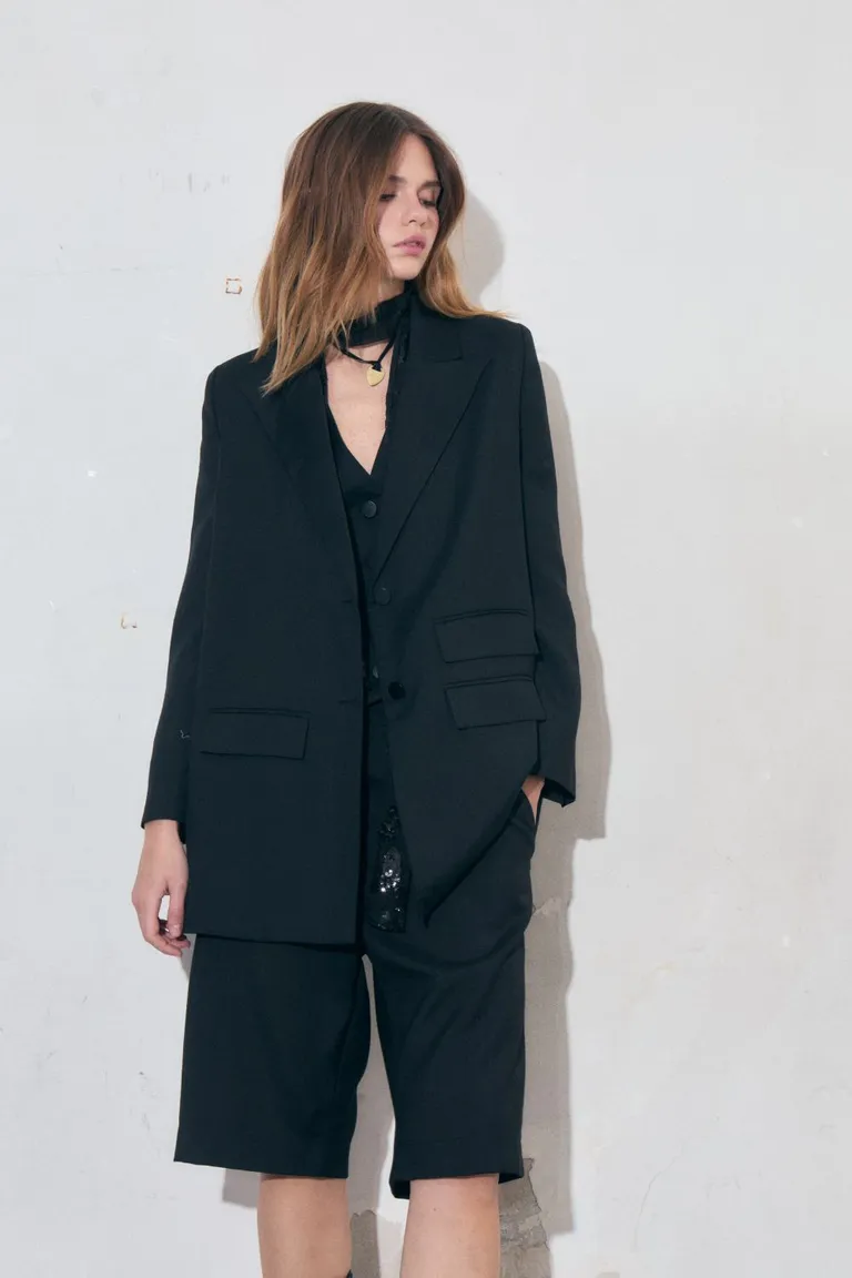 Chaqueta de Corte Elegante y Estilo Sofisticado para Mujer de Allo Martinez en Chaquetas para argentina