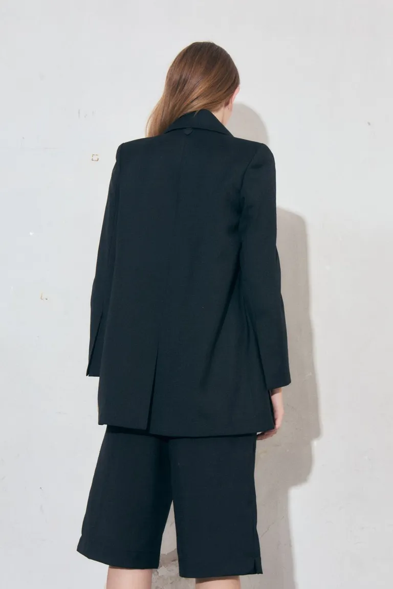 Chaqueta de Corte Elegante y Estilo Sofisticado para Mujer de Allo Martinez en Chaquetas para argentina