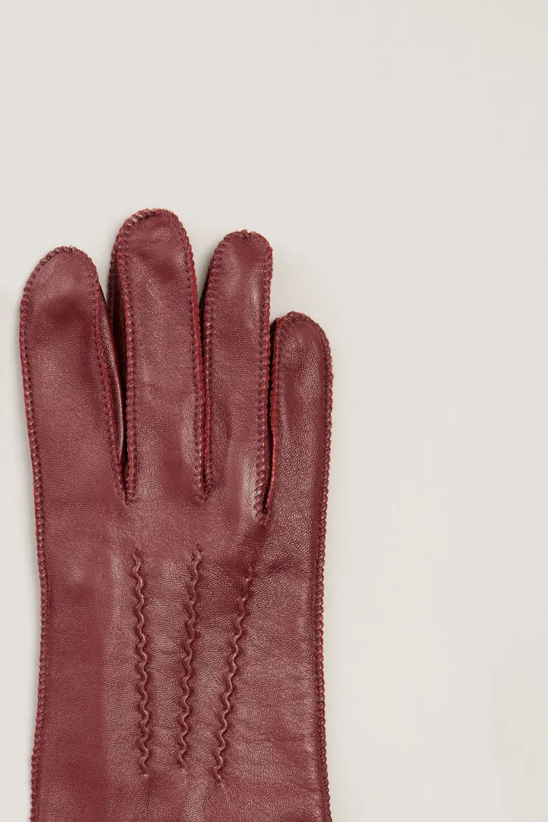 Guantes clásicos con costuras a mano y diseño de largo estándar para mujer de Kosiuko en Guantes para argentina