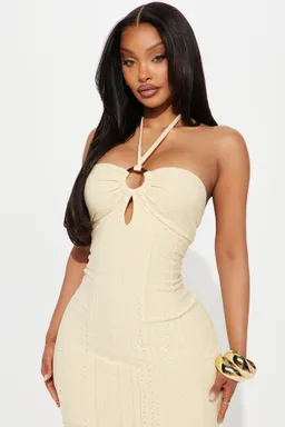 Vestido maxi ojalillo miranda amarillo de Fashion Nova en Vestidos para argentina
