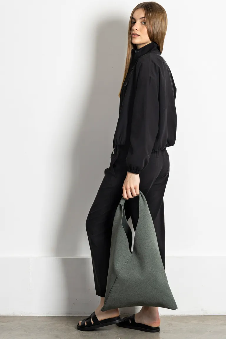 Bolso de mano gris de estilo moderno y minimalista de Kill en Bolsos y Carteras para argentina