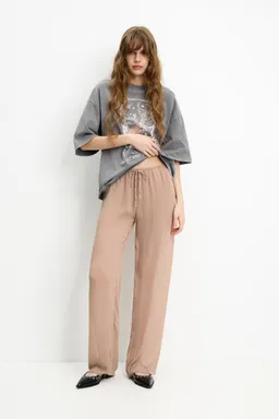 Pantalón fluido semitransparente de Pull&Bear en Pantalones para argentina