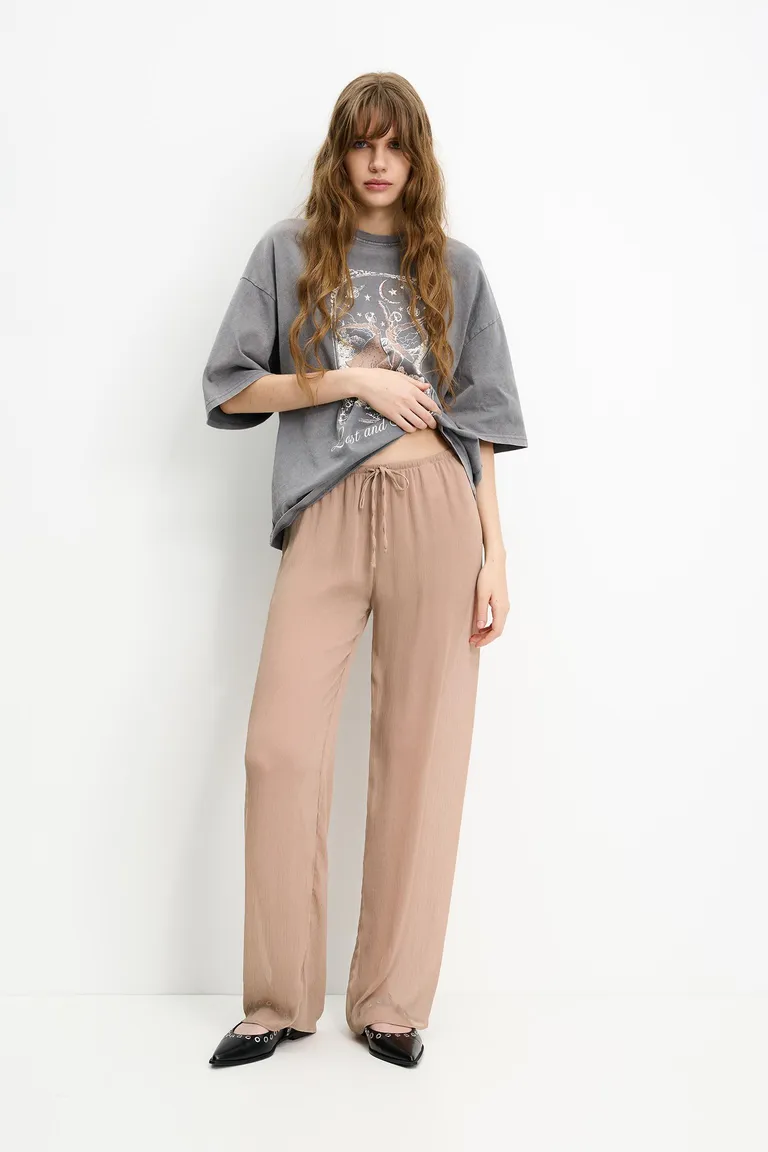 Pantalón fluido semitransparente de Pull&Bear en Pantalones para argentina