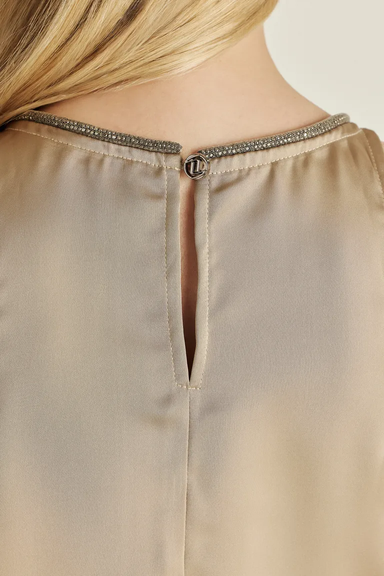 Top de satén sin mangas con detalles de estrás en el escote y sisas de Tucci en Tops para argentina