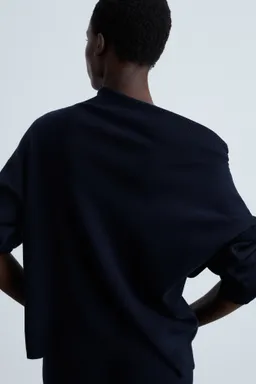 Sweater cuello asimétrico punto de Mango en Buzos y Sweaters para argentina