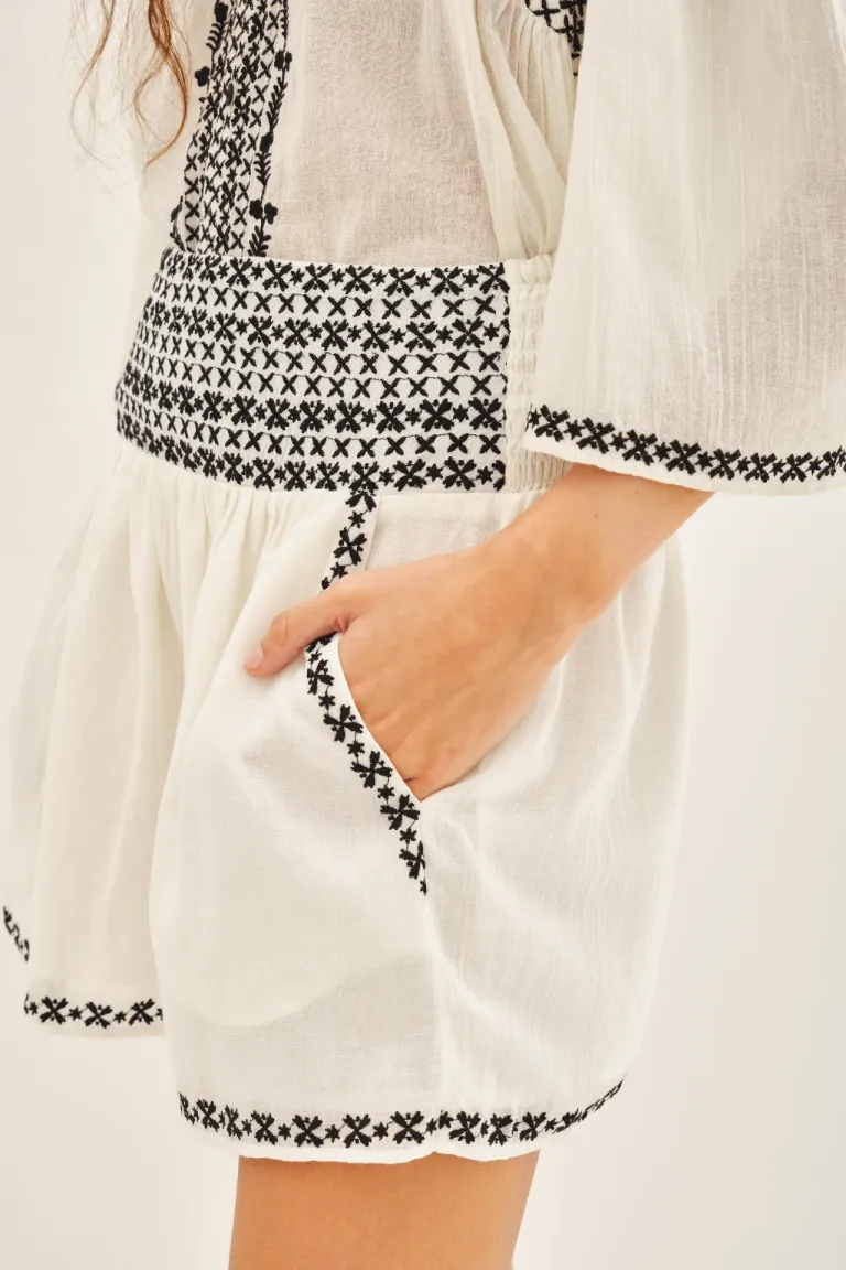 Falda corta de algodón con bordados y efecto smock en la cintura de Rapsodia en Faldas para argentina