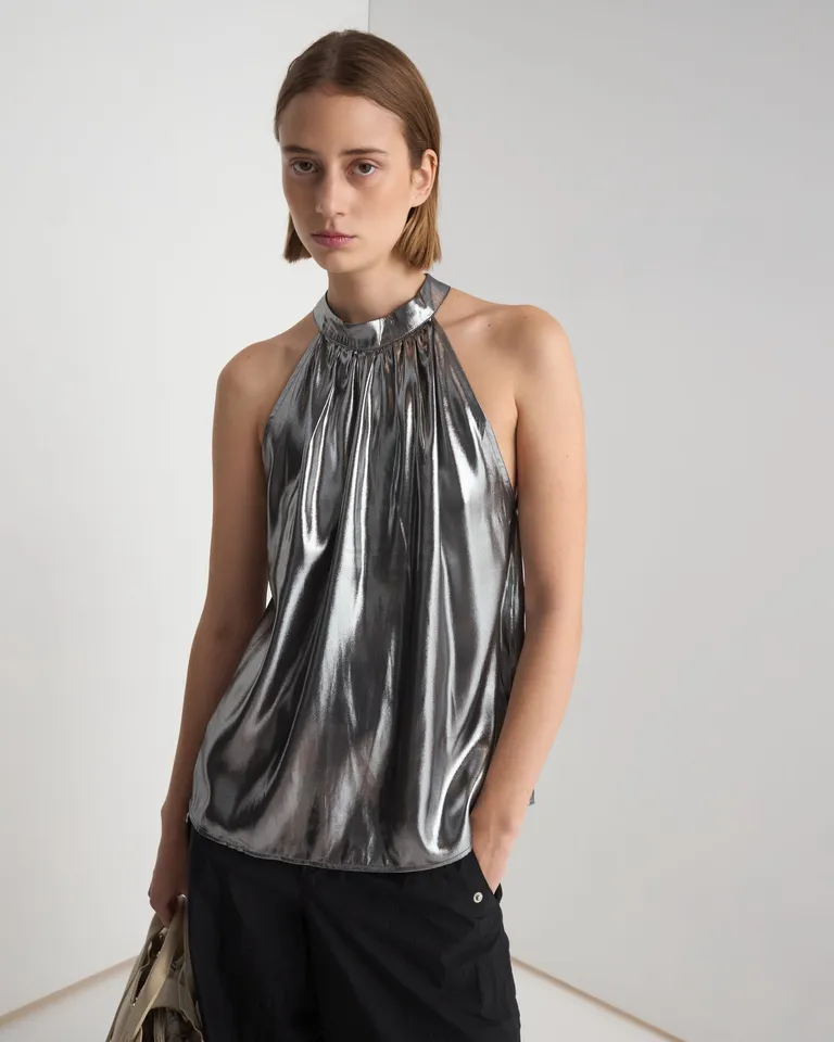 Top de diseño regular y brilloso en tonos plateados de Prüne en Tops para argentina