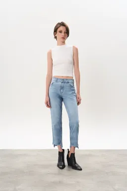 Jean denim mom lenny de Magda en Pantalones para argentina