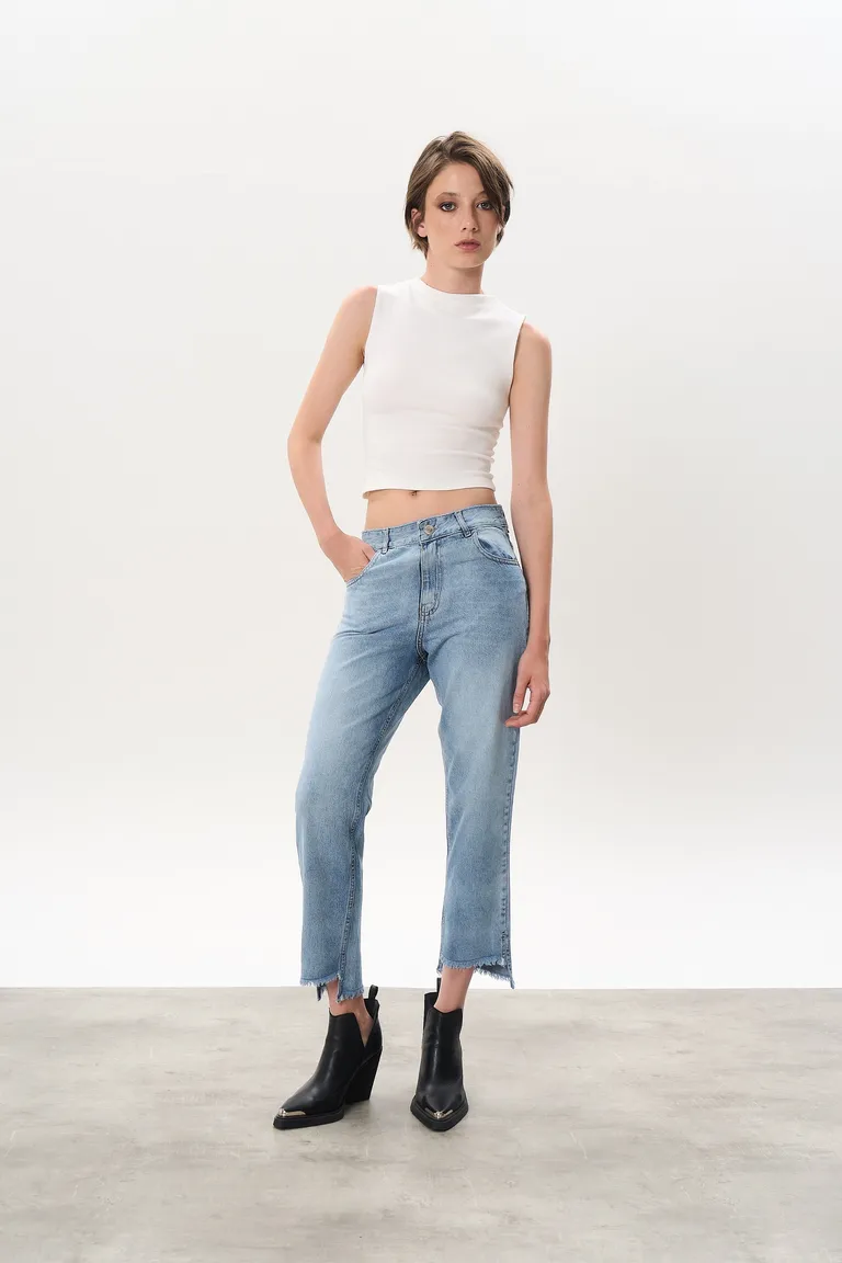 Jean denim mom lenny de Magda en Pantalones para argentina