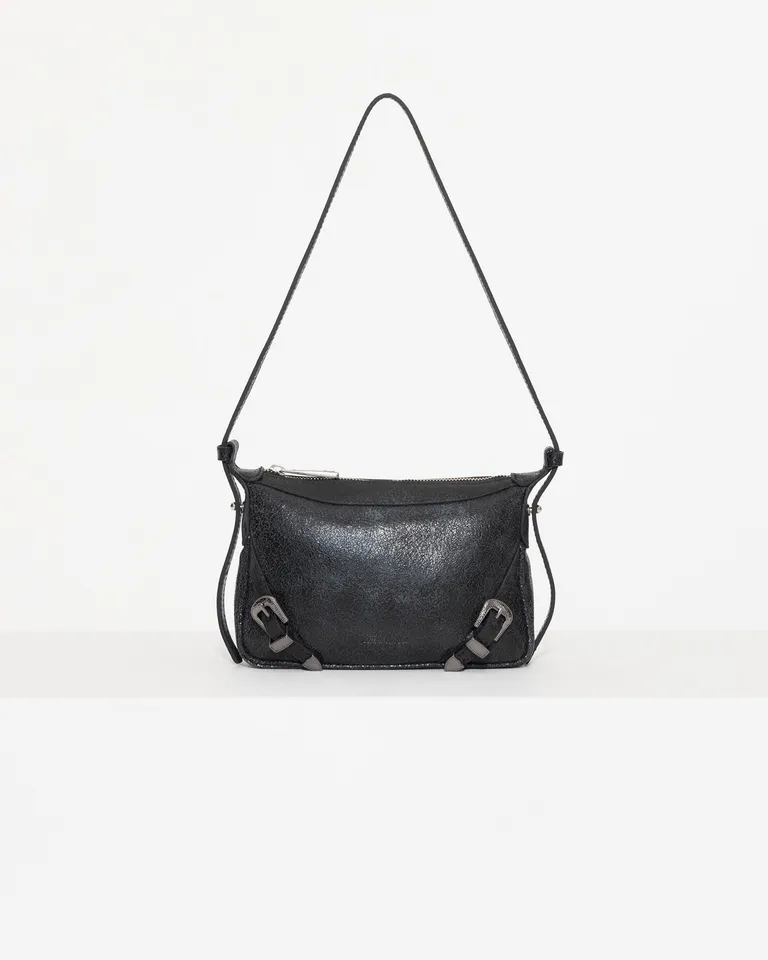 Bolso de mano de cuero negro con detalles metalicos y acabado envejecido de Jazmin Chebar en Bolsos y Carteras para argentina