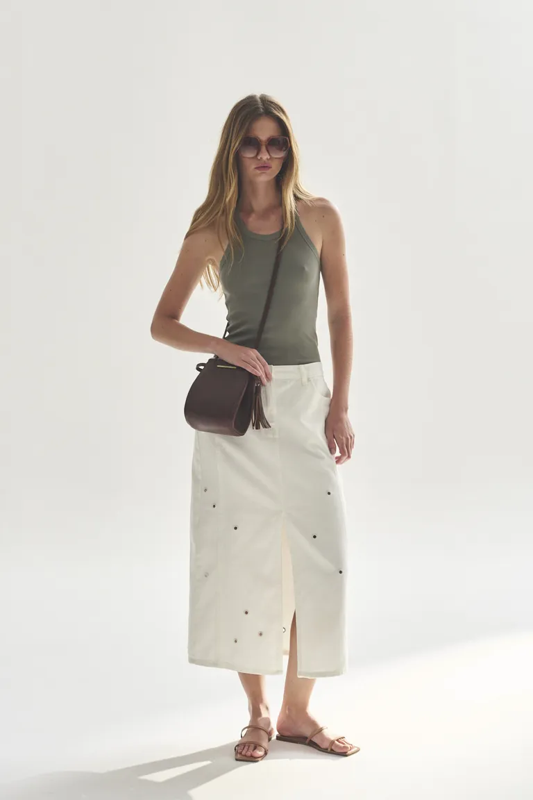 Musculosa verde de corte moderno y elegante para mujer de Akiabara en Tops para argentina