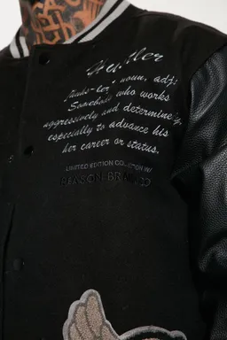 Campera hustler varsity de Fashion Nova en Abrigos y Camperas para argentina