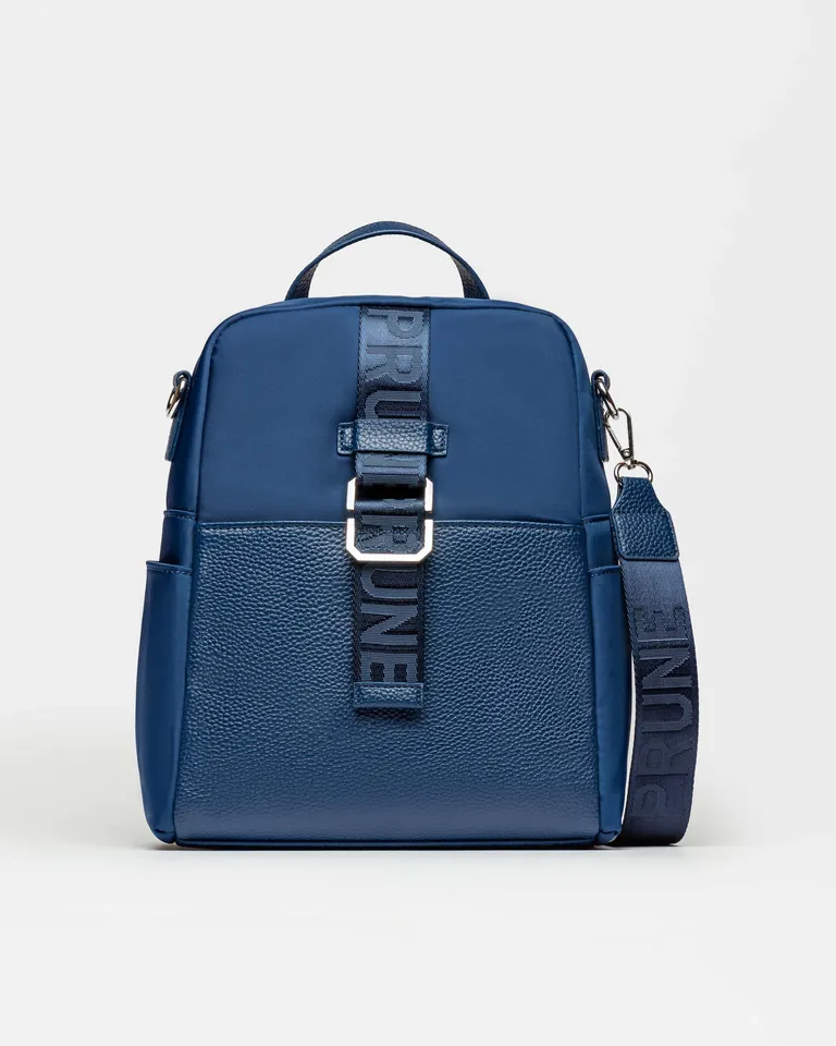 Mochila moderna de nylon con detalles funcionales y de tendencia de Prüne en Mochilas para argentina