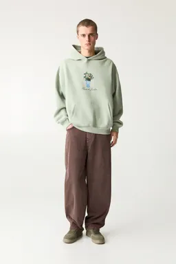 Sudadera capucha flores jardín de Pull&Bear en Buzos y Sweaters para argentina