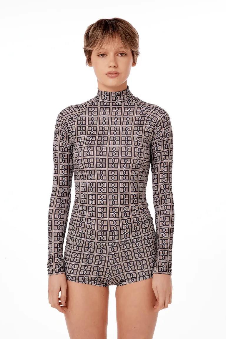 Remera de mujer con estampa de diseño elegante y sofisticado de Black Mamba en Remeras para argentina