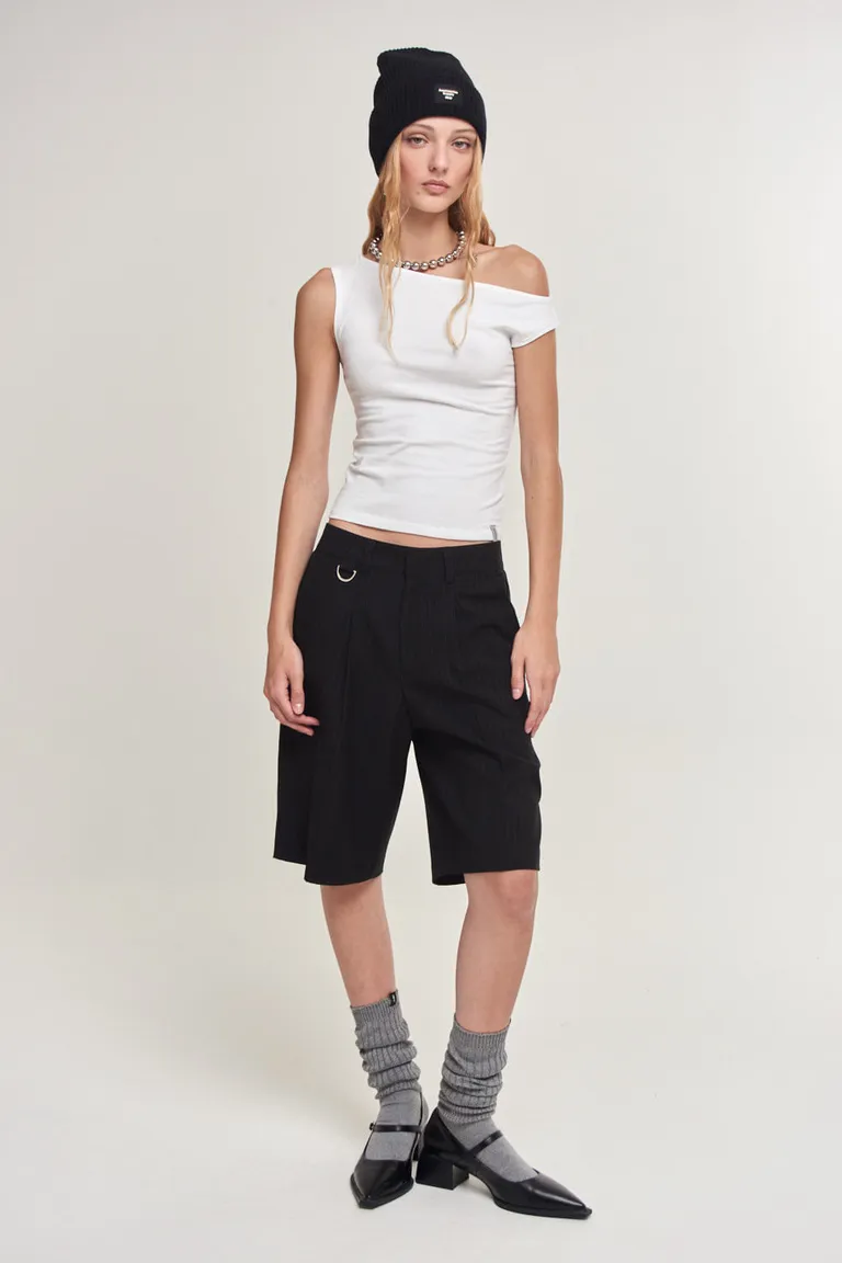 Bermuda negra de corte relajado con motivo rayado vertical y detalles metálicos de 47 Street en Pantalones para argentina