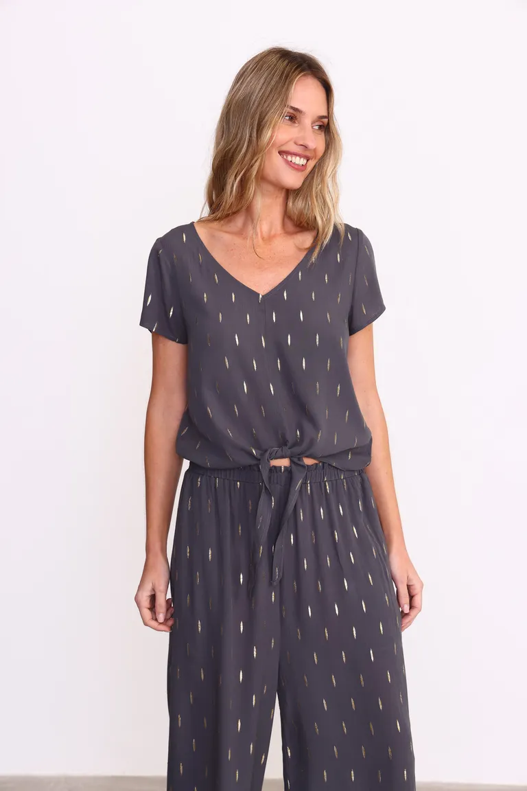 Blusa de viscosa con detalles de lurex dorado - Estilo elegante y versátil de Yagmour en Blusas para argentina